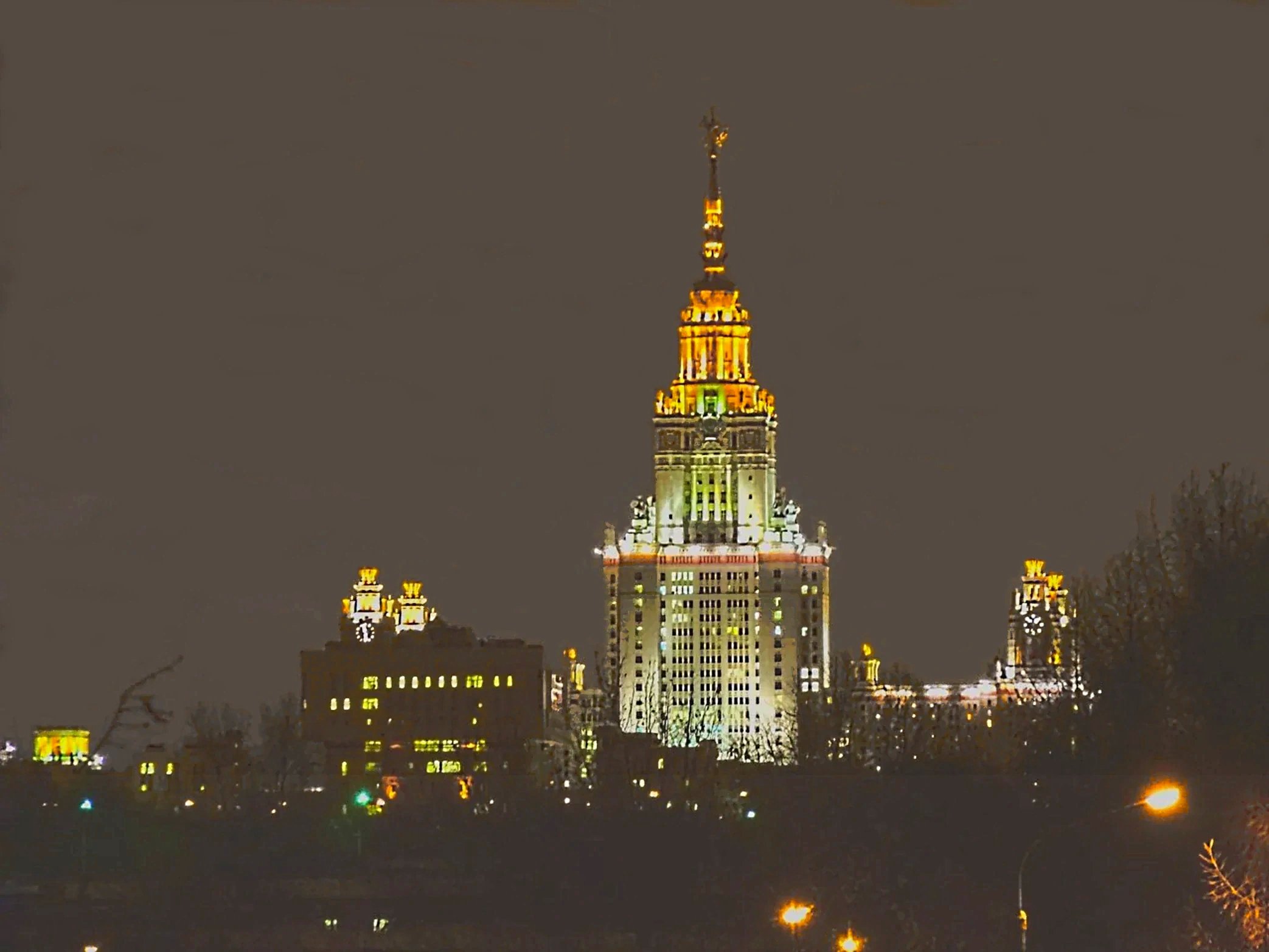 Здание МГУ, вид из парка 50-летия Октября