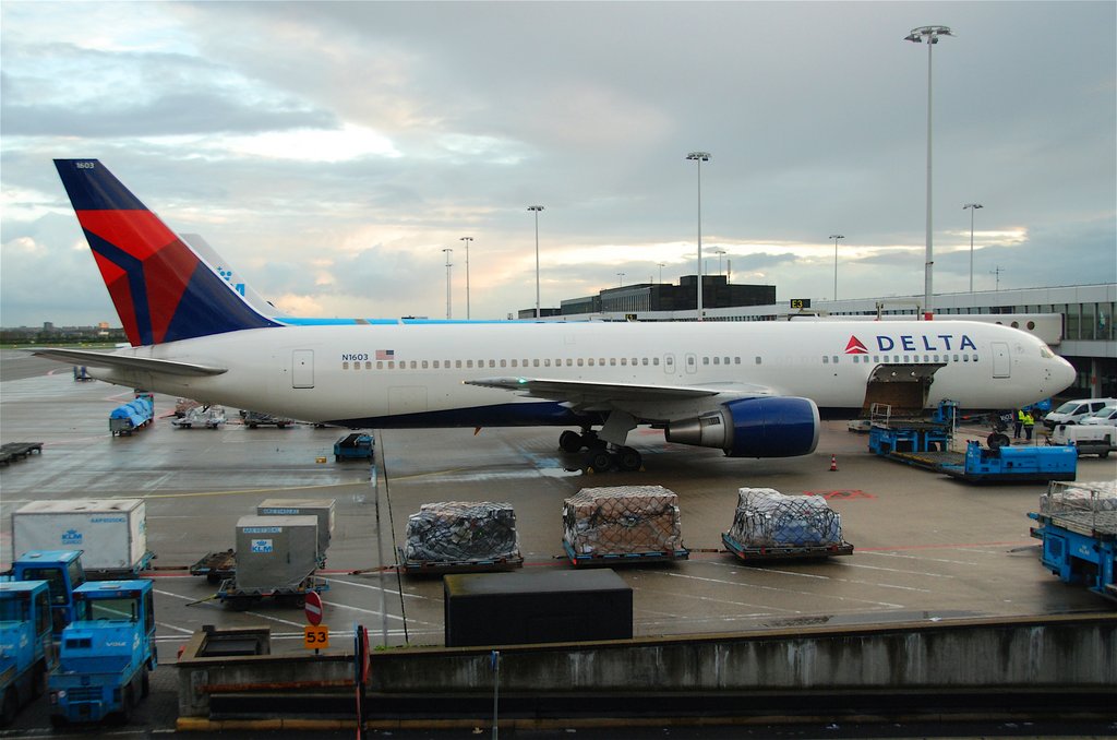 Delta_Air_Lines_Boeing_767-300;.