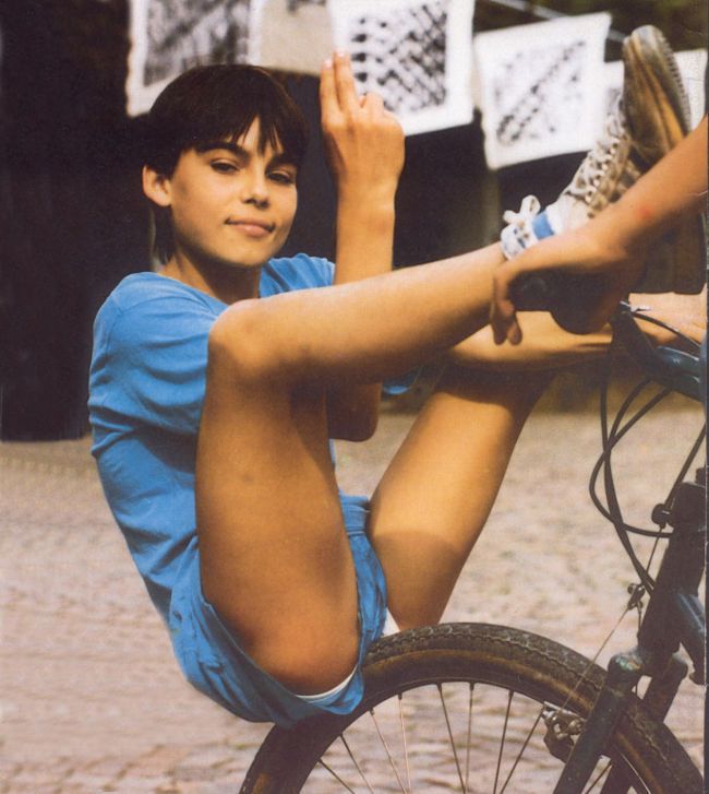 cooler Teenboy auf Bike.jpg